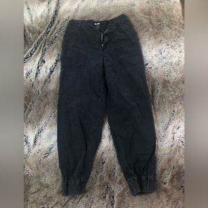 Black hot topic cargo pants.